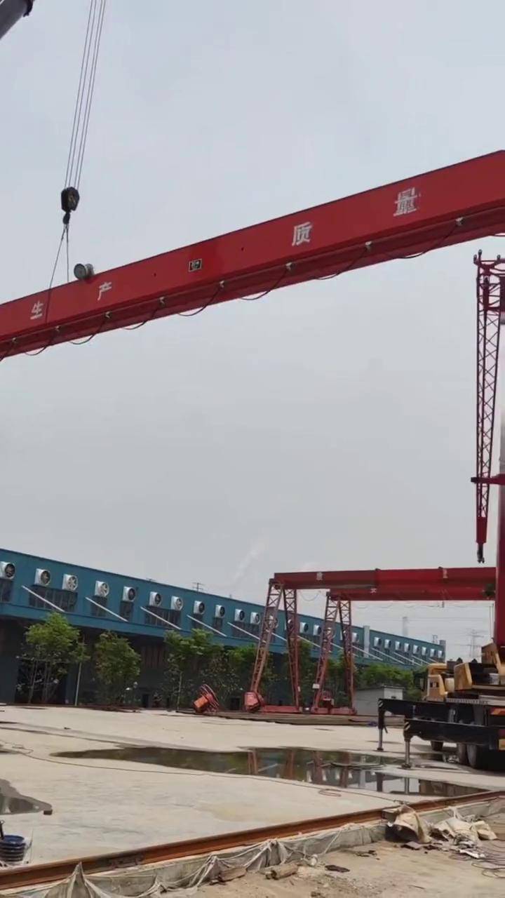 龍門吊起重機 地面軌道行駛的強大起吊專家