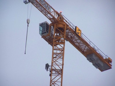 LTM1250塔式起重機拆除作業中的關鍵角色 大型移動式起重機的高效應用